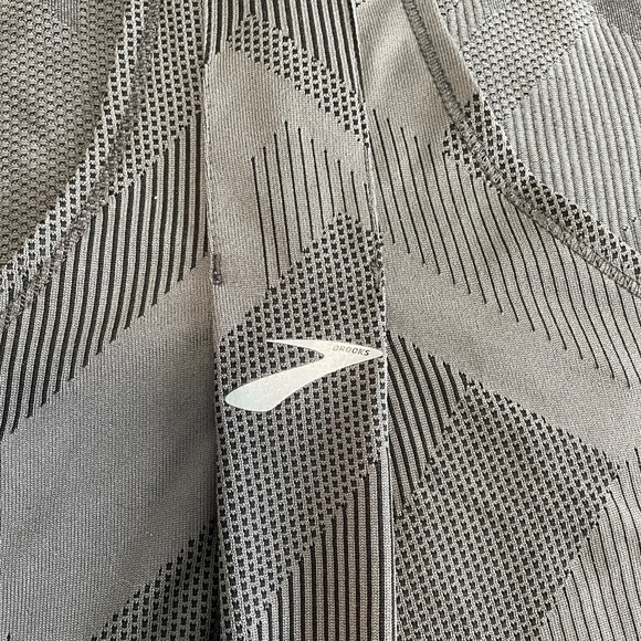 Brooks Athletic Tank - Picture 6 of 6